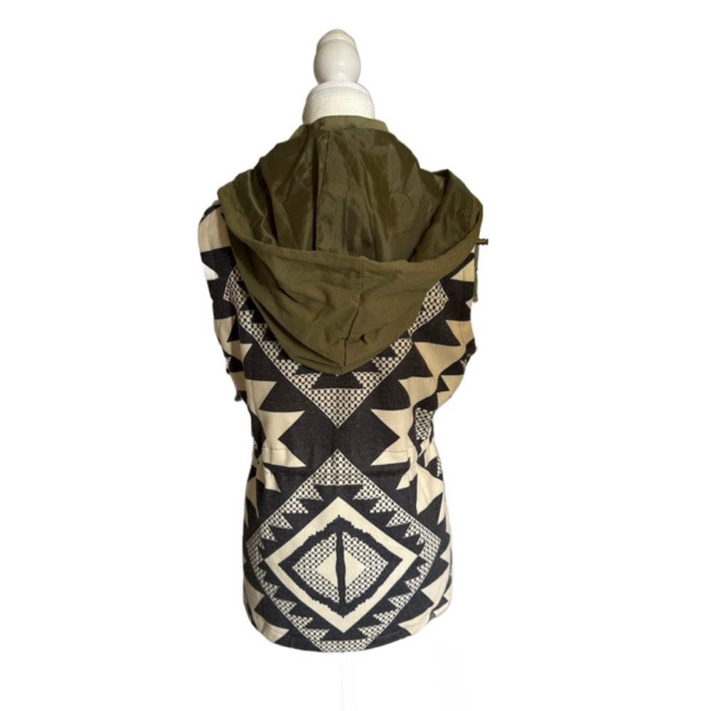 Geometric Patterned Vest with Hood Size M